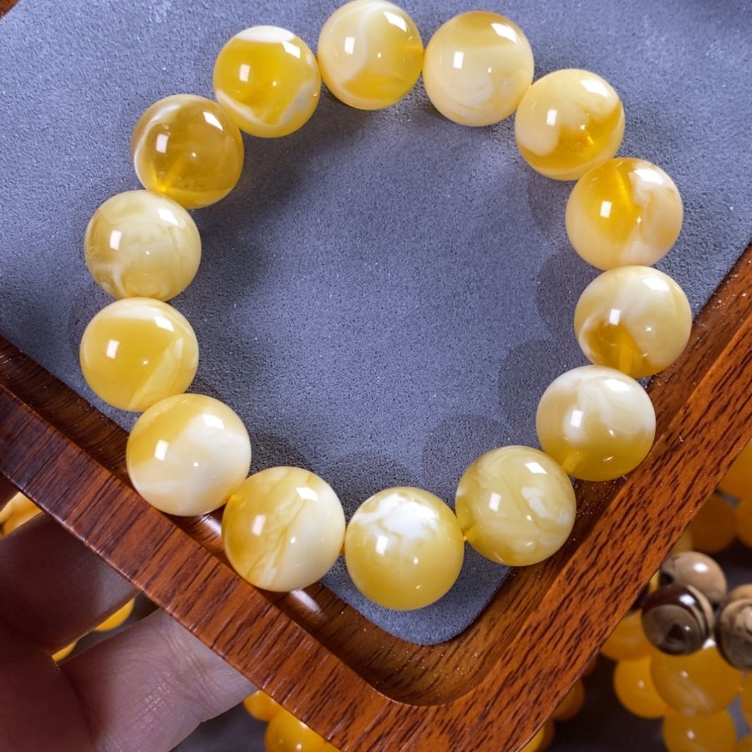 琥珀裸石未镶嵌15mm橘色底白花shou chuan