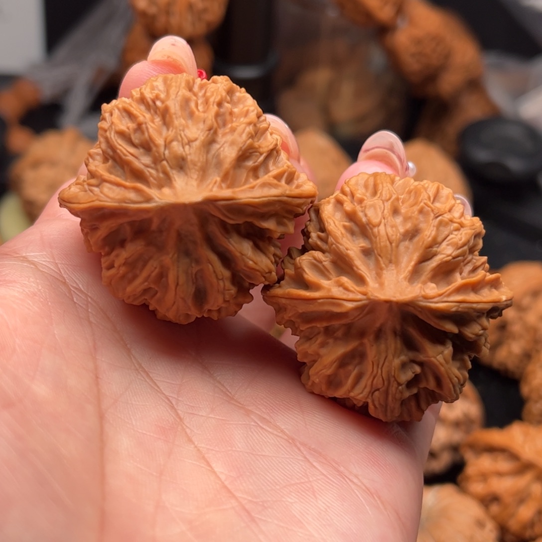 恍***间核桃把件苹果园39