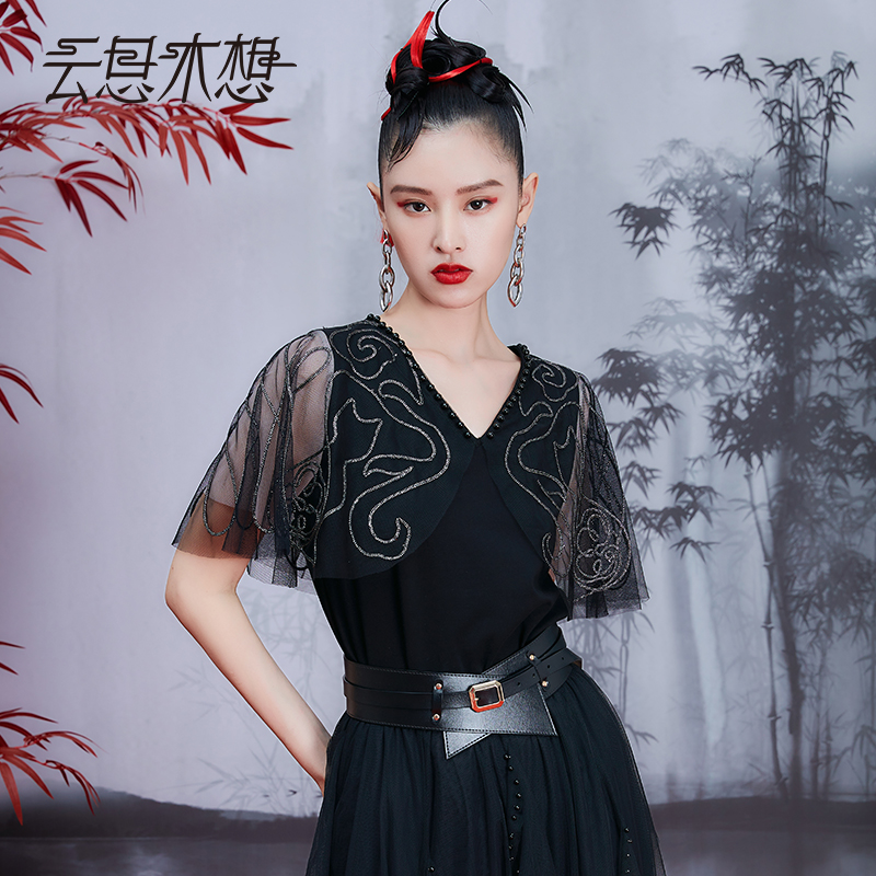 云思木想新中式2023夏季新款绳绣网纱V领钉珠时尚T恤10628