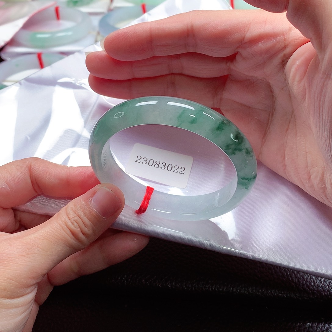 翡翠手镯（贵妃镯）未镶嵌天然A货翡翠手镯