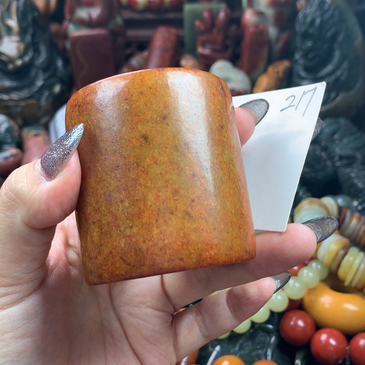 透闪石质玉未镶嵌珠宝奇石