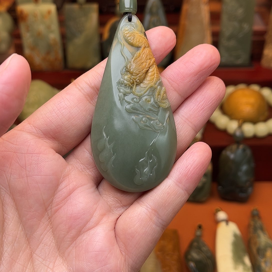 岫岩河磨玉（透闪石质玉）颈饰未镶嵌?**?