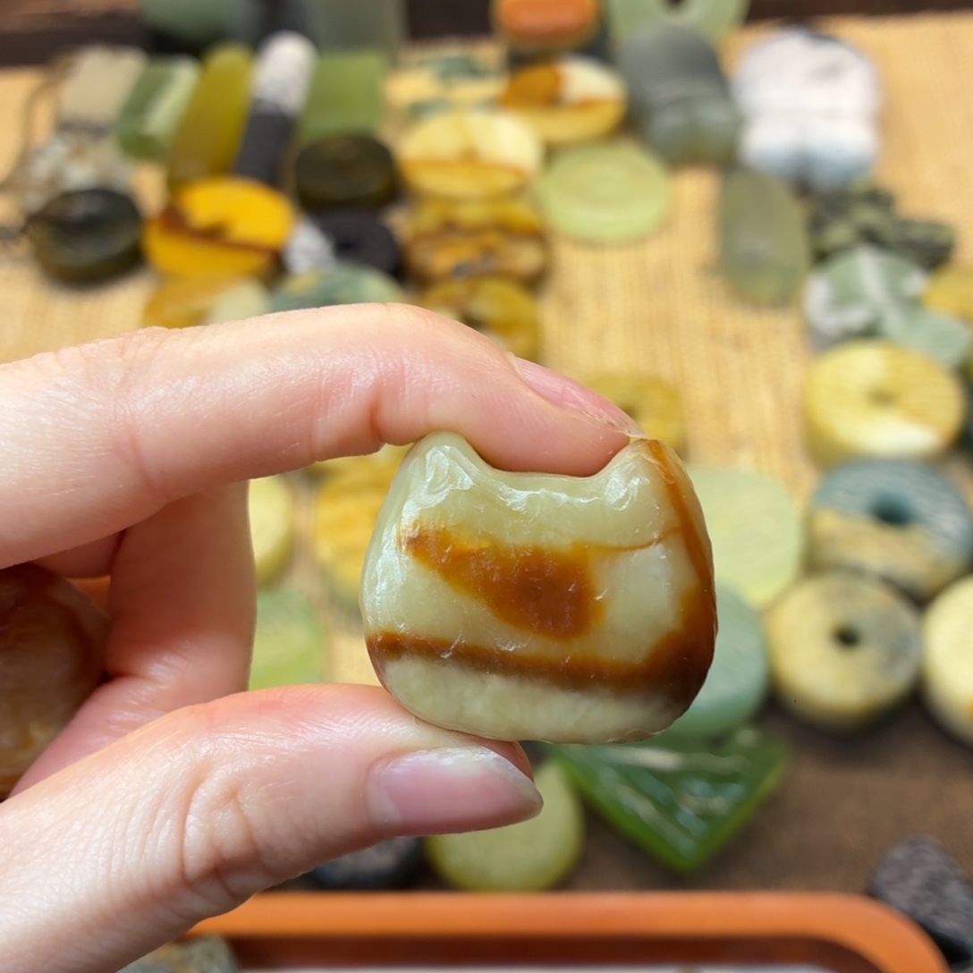 睡***困蛇纹石玉未镶嵌颈饰