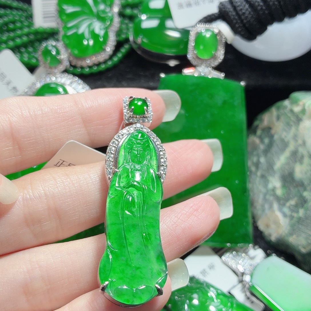 翡翠未镶嵌颈饰11