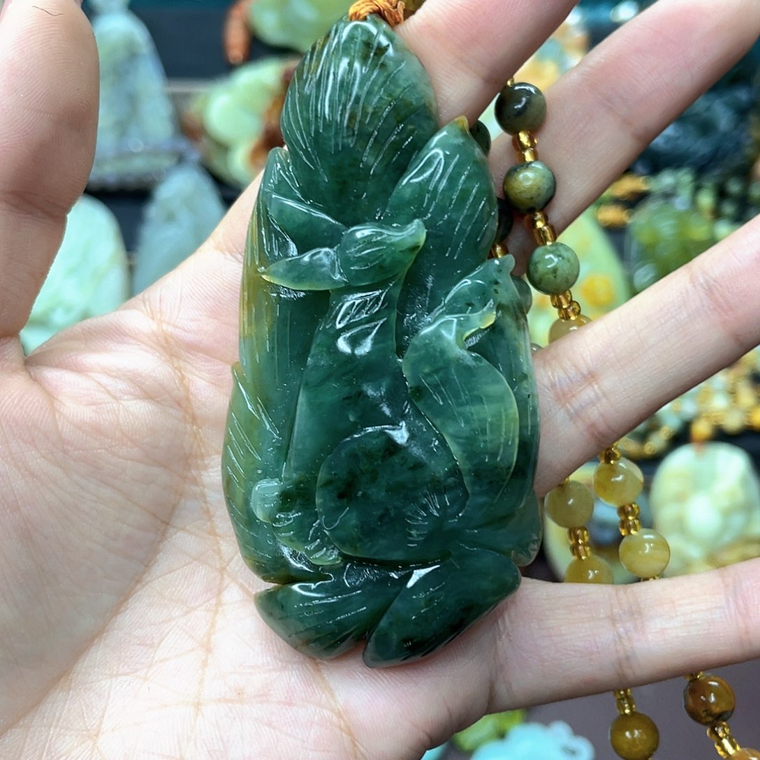 蛇纹石玉挂件未镶嵌