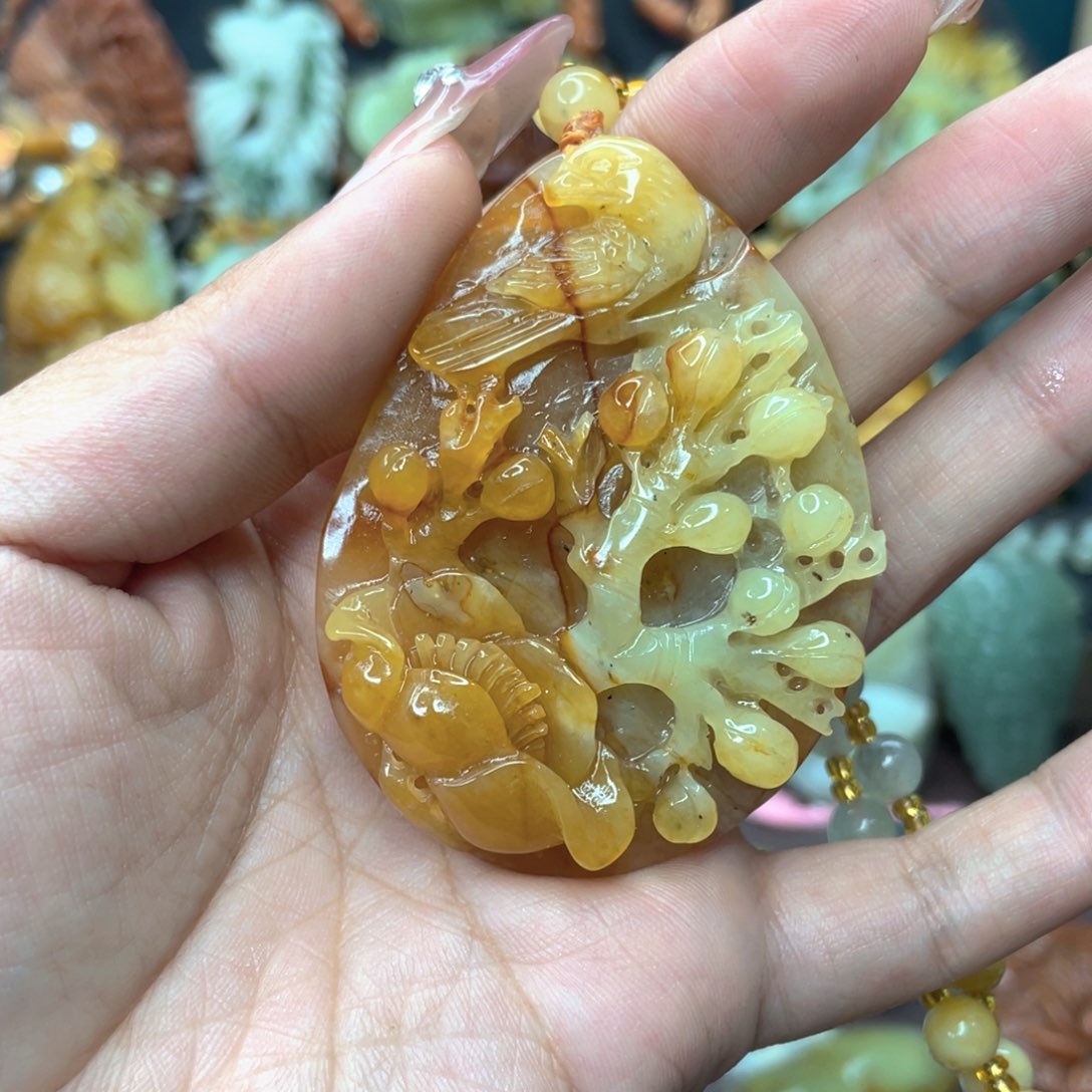 蛇纹石玉颈饰未镶嵌