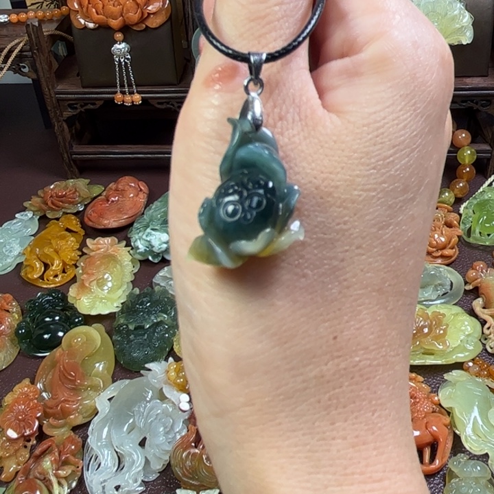 蛇纹石玉颈饰未镶嵌