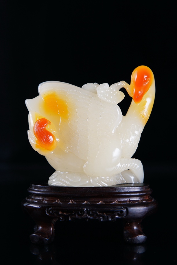 精品寿山石结晶体三彩芙蓉石摆件名家作品天鹅有雲