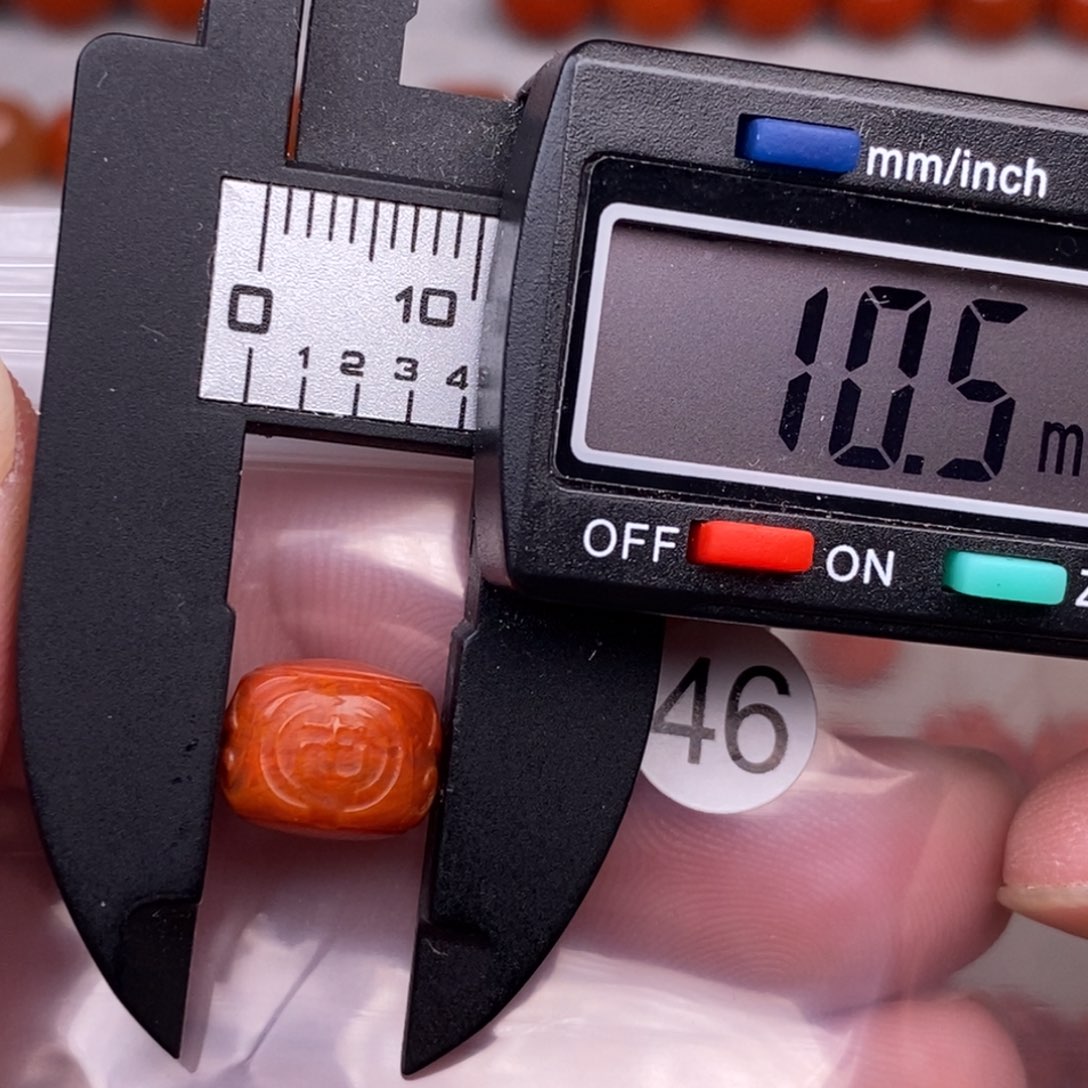 南红玛瑙未镶嵌配饰有瑕疵