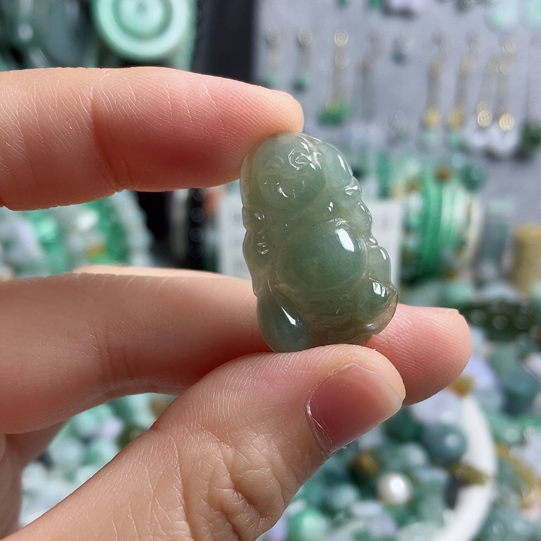 翡翠颈饰未镶嵌佛