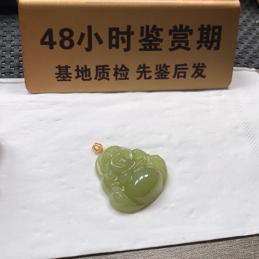 颈饰18K金镶嵌和田玉佛