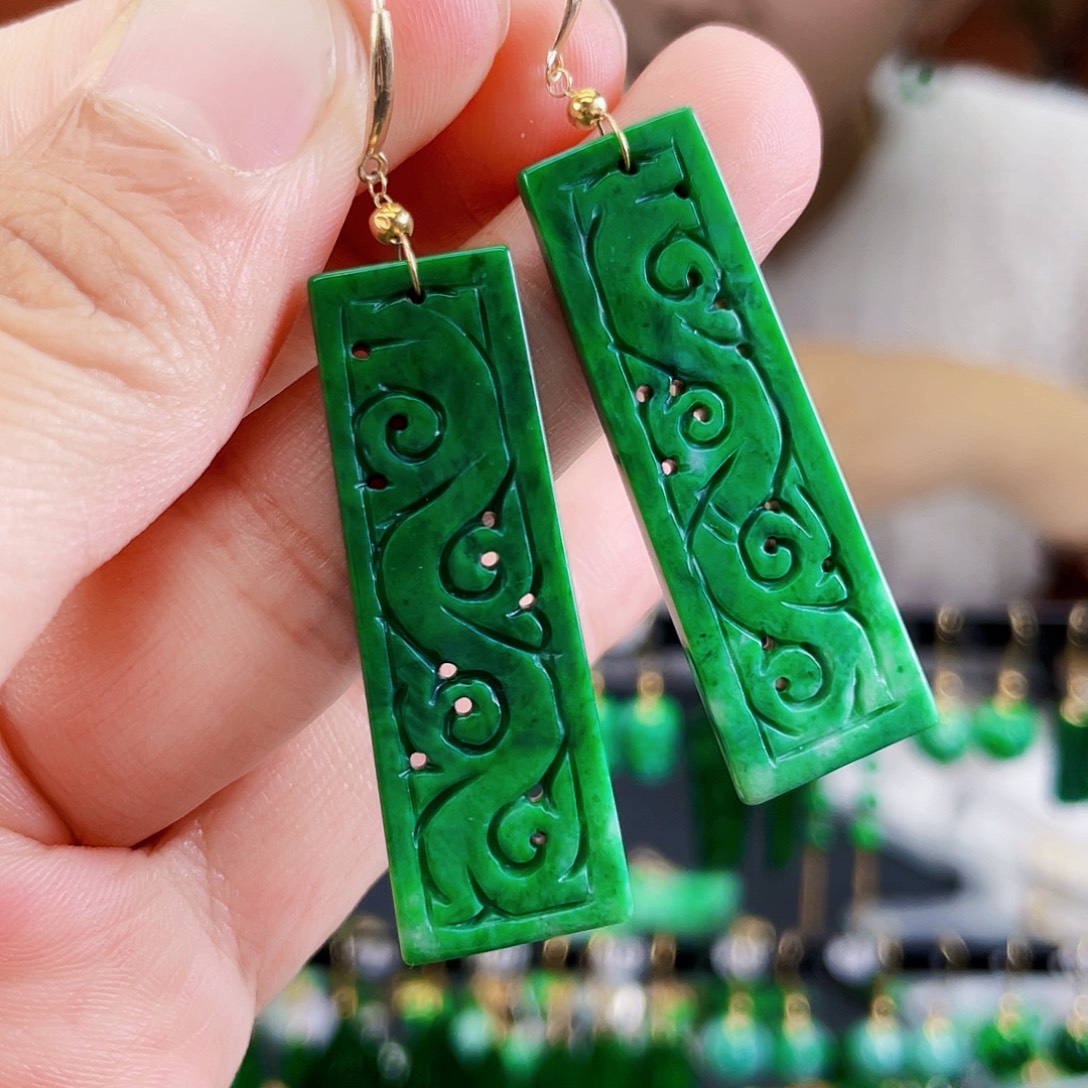 翡翠18K金镶嵌耳饰