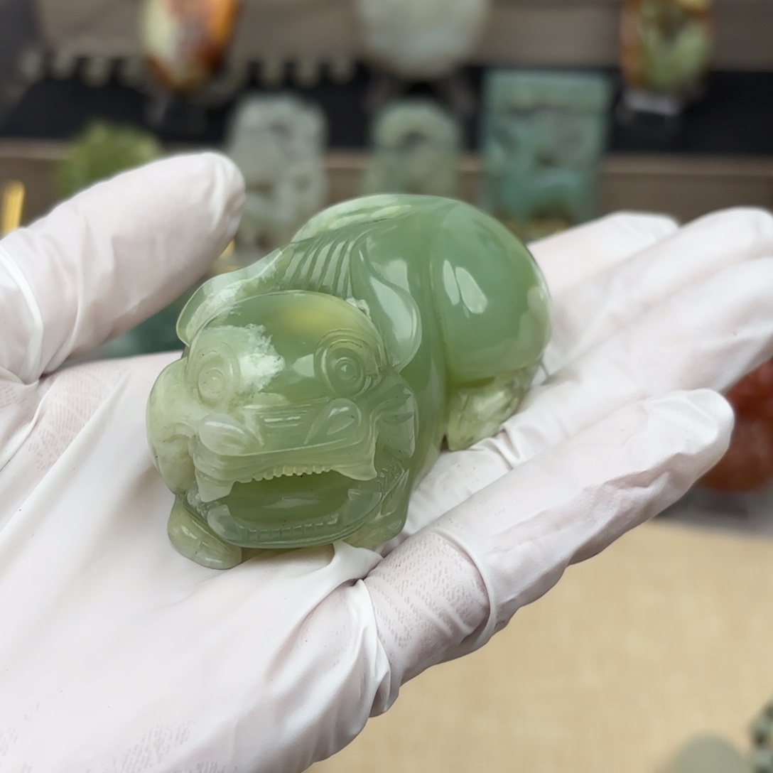 蛇纹石玉颈饰未镶嵌