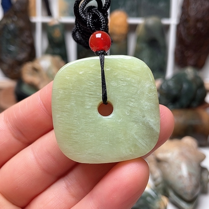 未镶嵌蛇纹石玉挂件