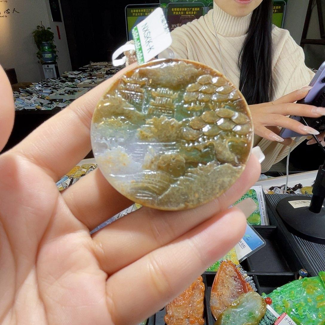 颈饰未镶嵌翡翠一