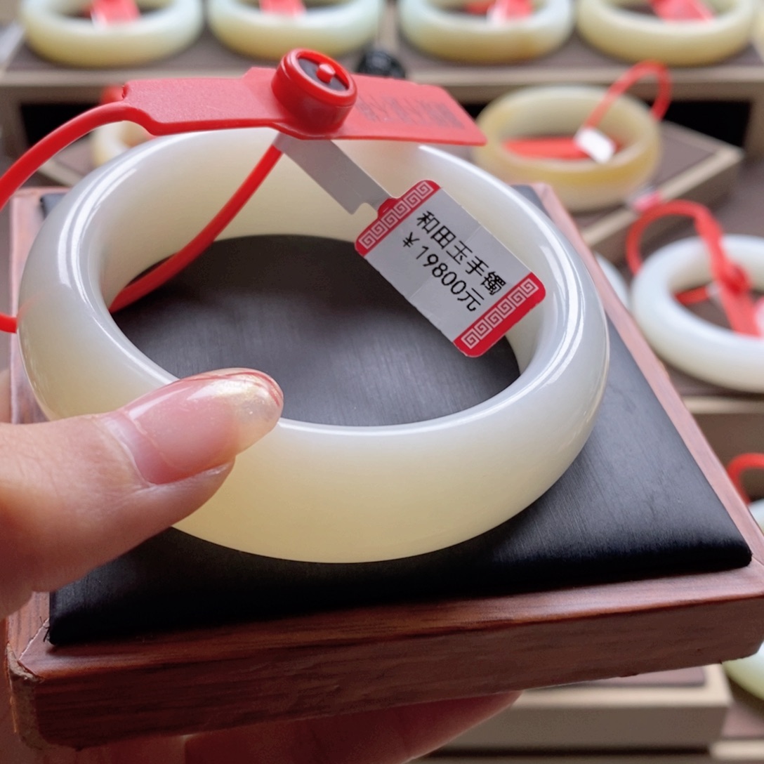 未镶嵌手镯和田玉家****”