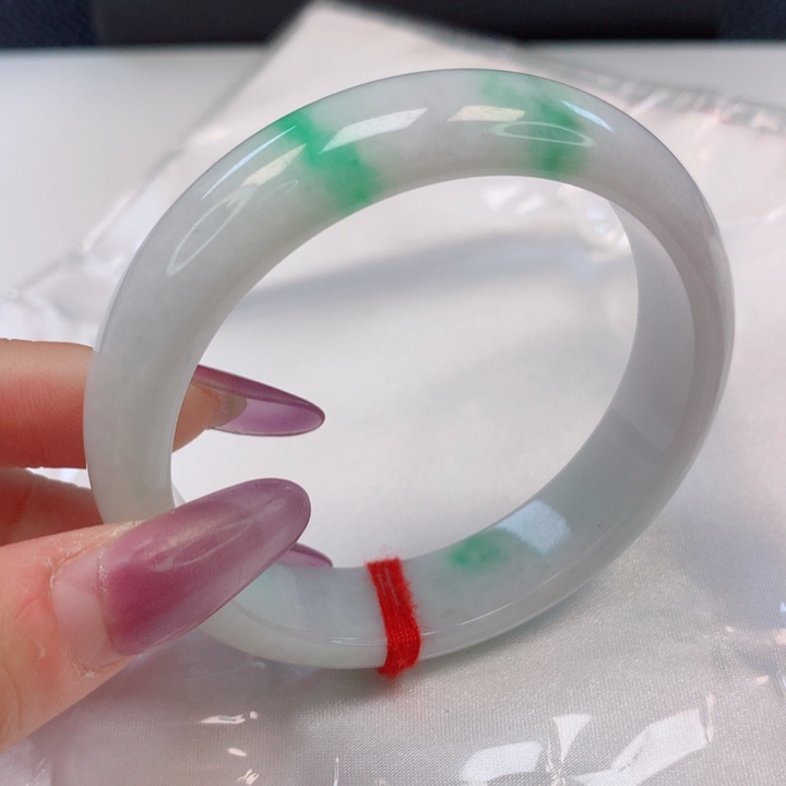 翡翠手镯未镶嵌岁**情56圈