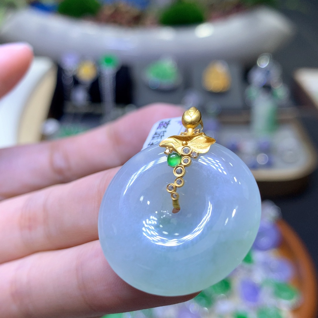 【闪购商品】翡翠颈饰18K金镶嵌翡翠吊坠项链