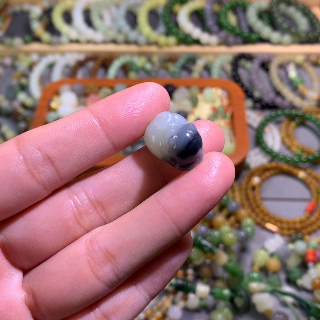 *****和田玉未镶嵌手链