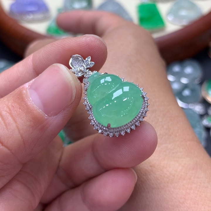 翡翠吊坠(不含链)18K金镶嵌