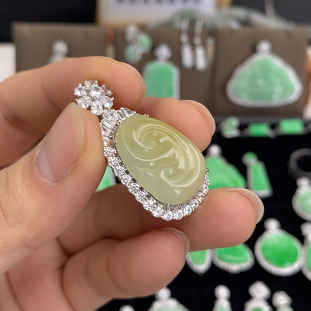 翡翠颈饰银S925镶嵌天然翡翠