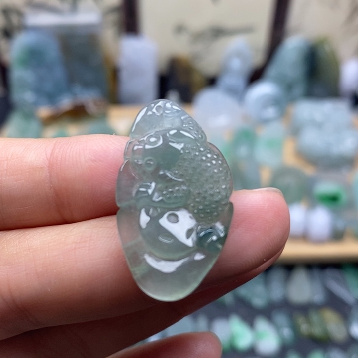 翡翠未镶嵌颈饰金蟾
