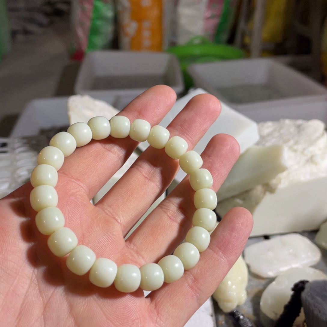 小***小和田玉未镶嵌颈饰