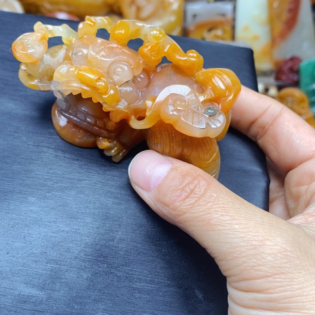 石英质玉（黄龙玉）颈饰未镶嵌