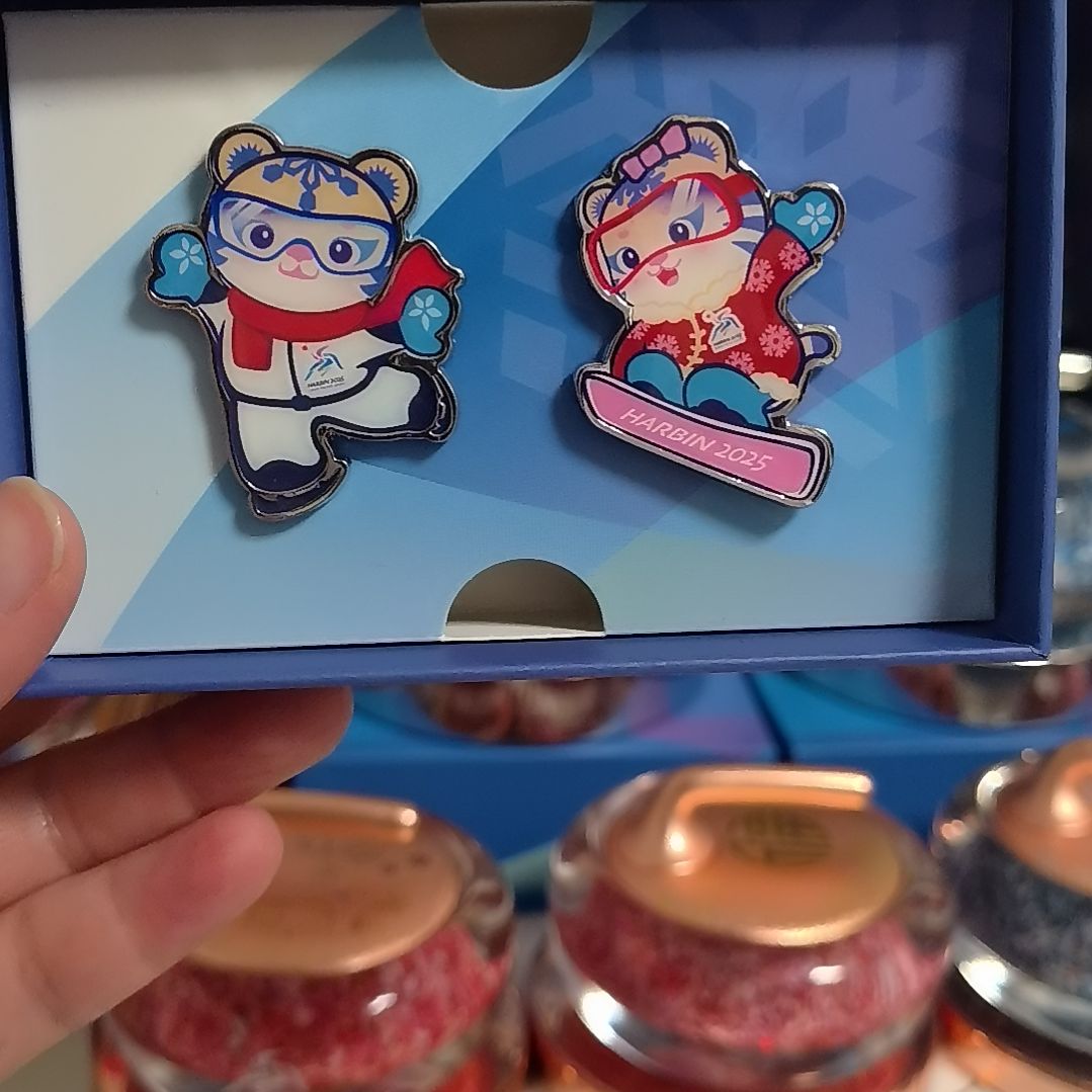 亚冬会滨滨妮妮套装送小礼品