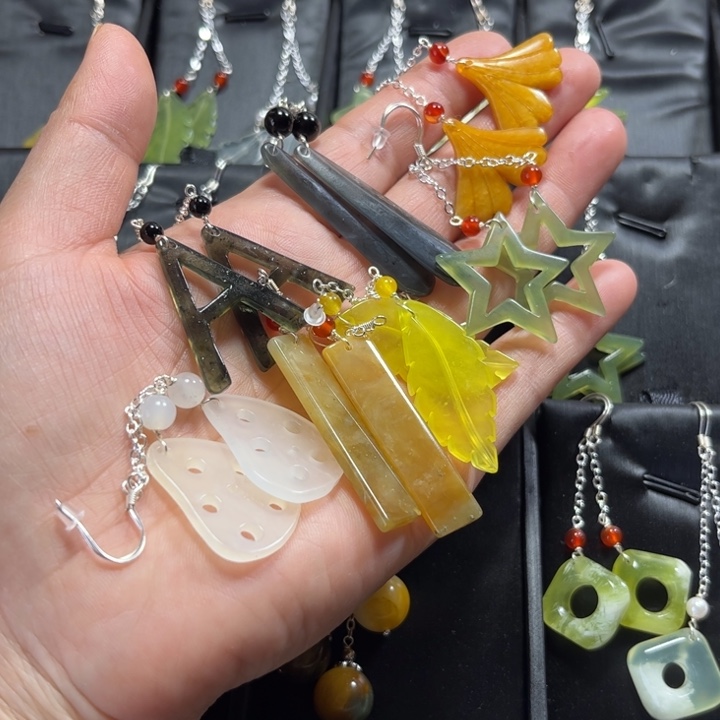 蛇纹石玉合金耳饰