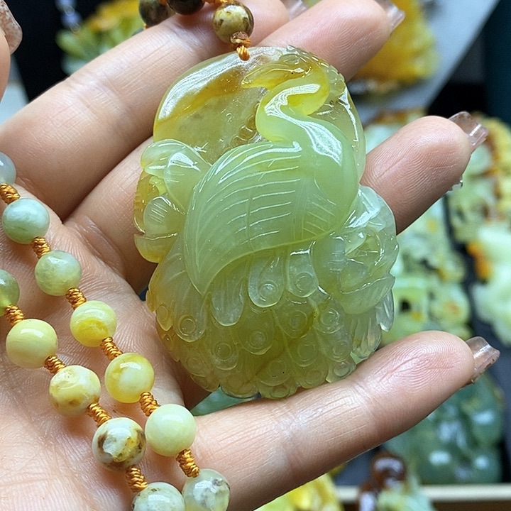 蛇纹石玉挂件未镶嵌