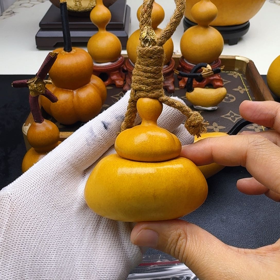 ～****大叶紫檀（黑酸枝木类）