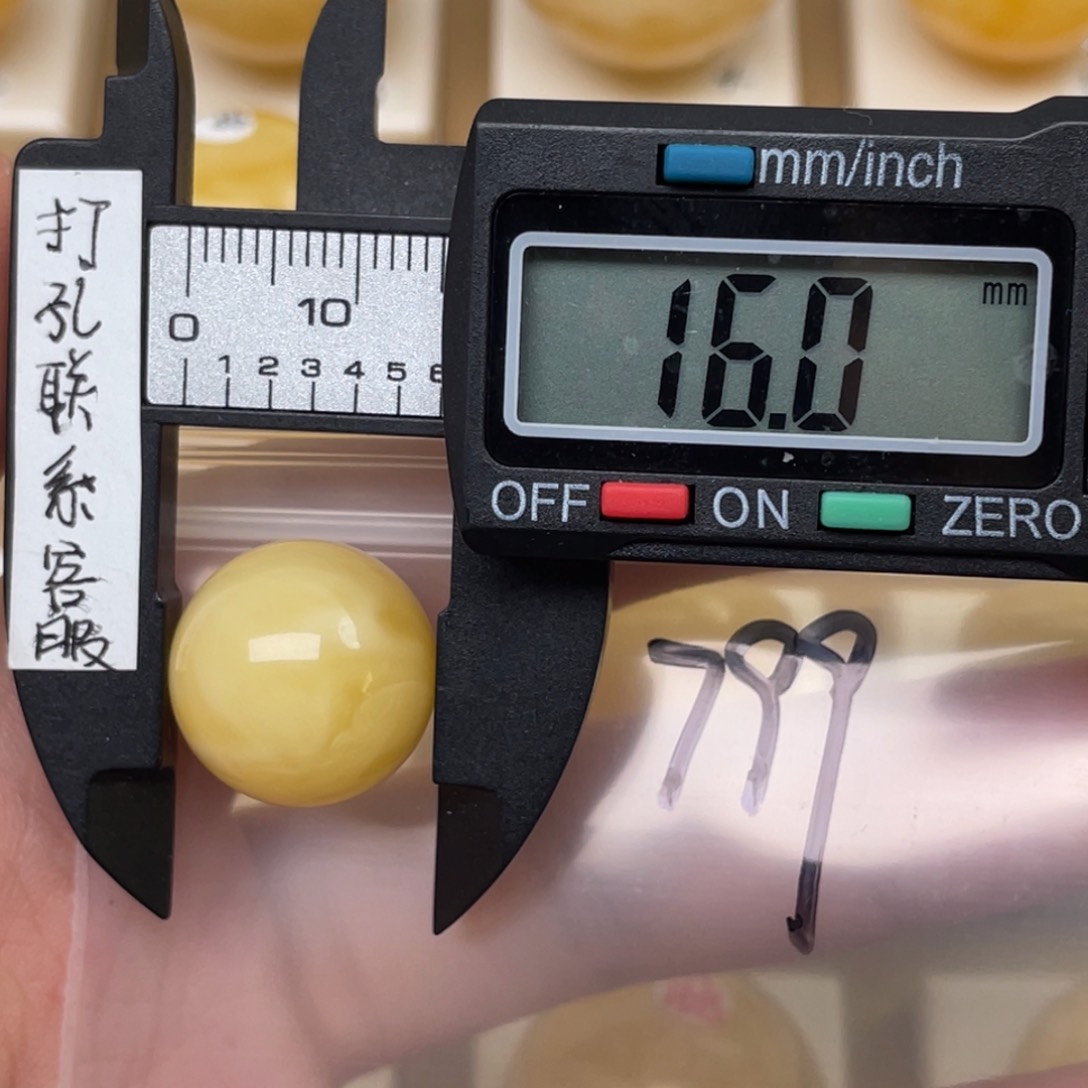 未镶嵌蜜蜡裸石亦****鸿蜜蜡