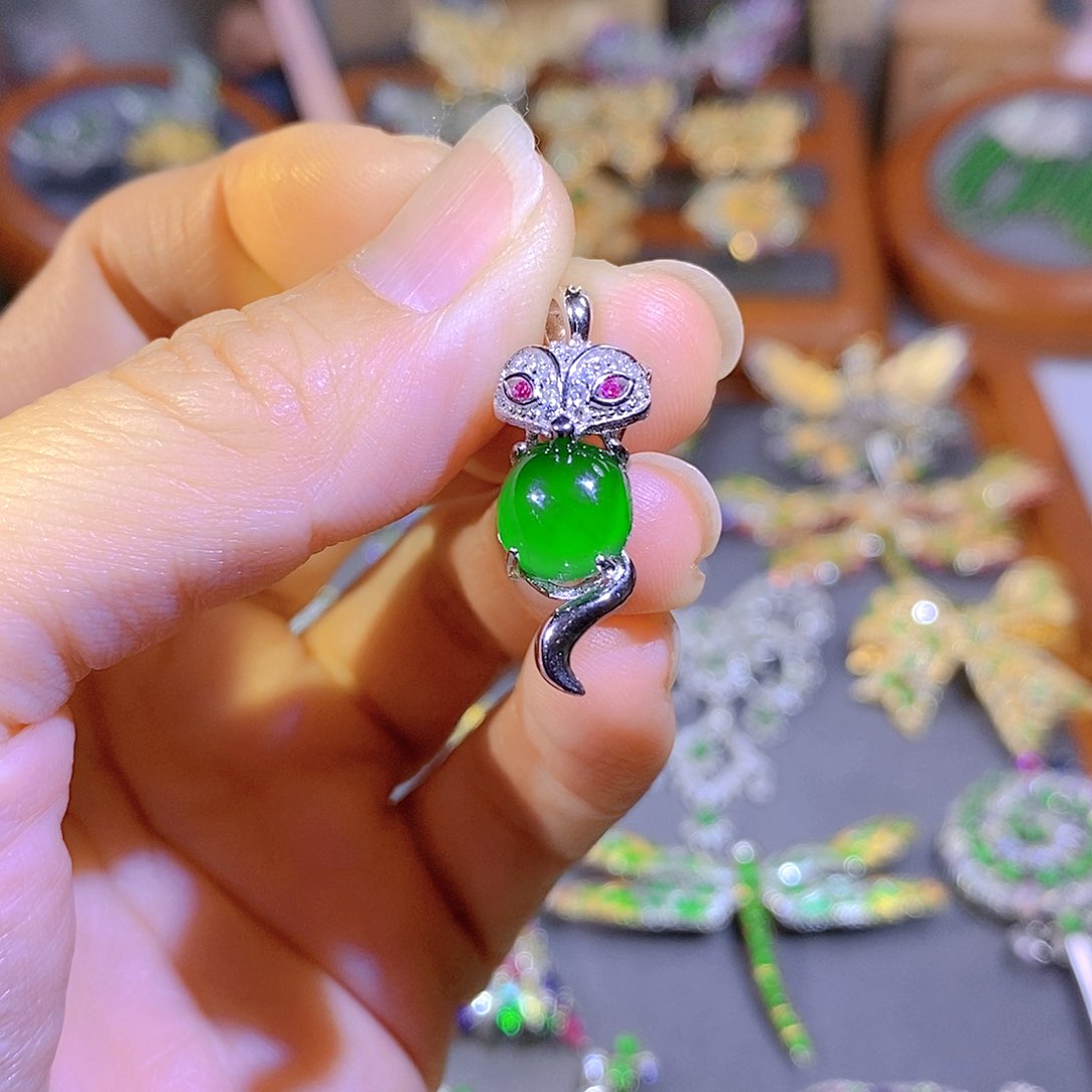 颈饰银S925镶嵌翡翠