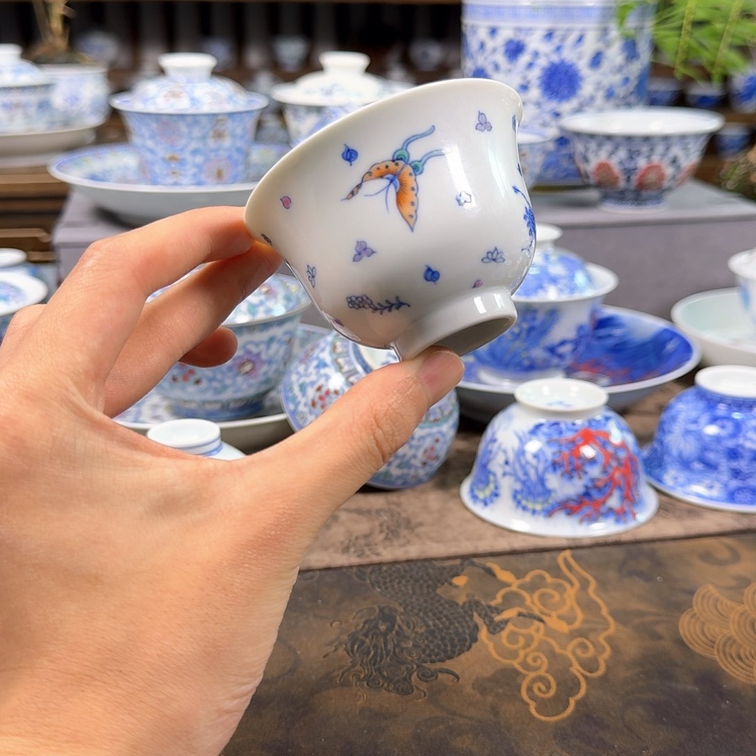 明逸堂斗彩蝶恋花铃铛杯