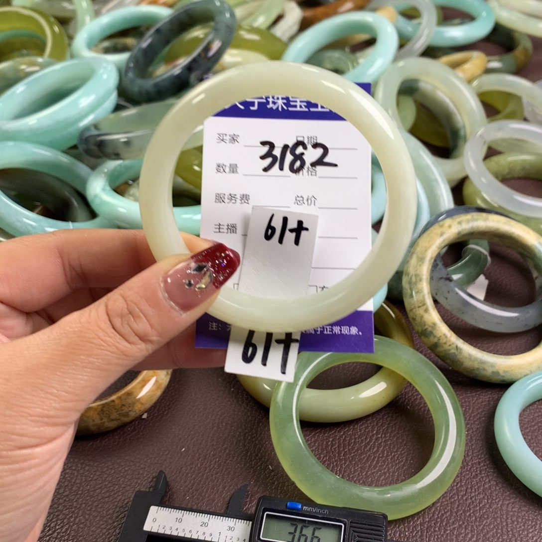 蛇纹石玉手镯未镶嵌3182