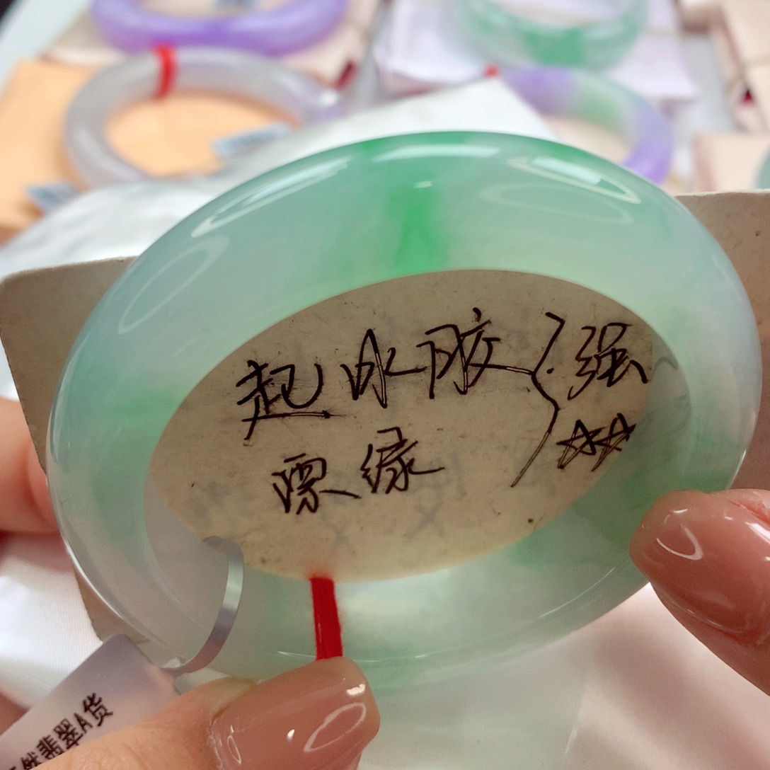 翡翠手镯未镶嵌师妹