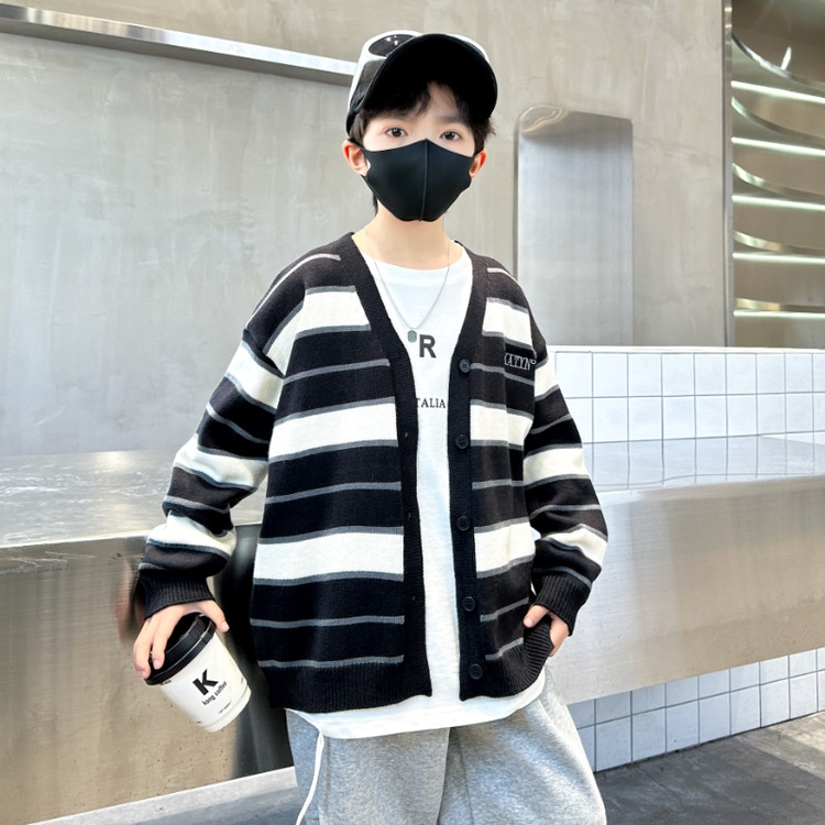 秋季男童V领黑白条纹长袖毛衣男宝毛绒单排扣针织衫洋气潮流针织