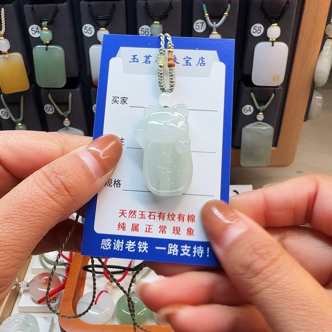 Đ***笑石英质玉未镶嵌颈饰