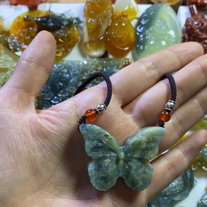 蛇纹石玉未镶嵌颈饰