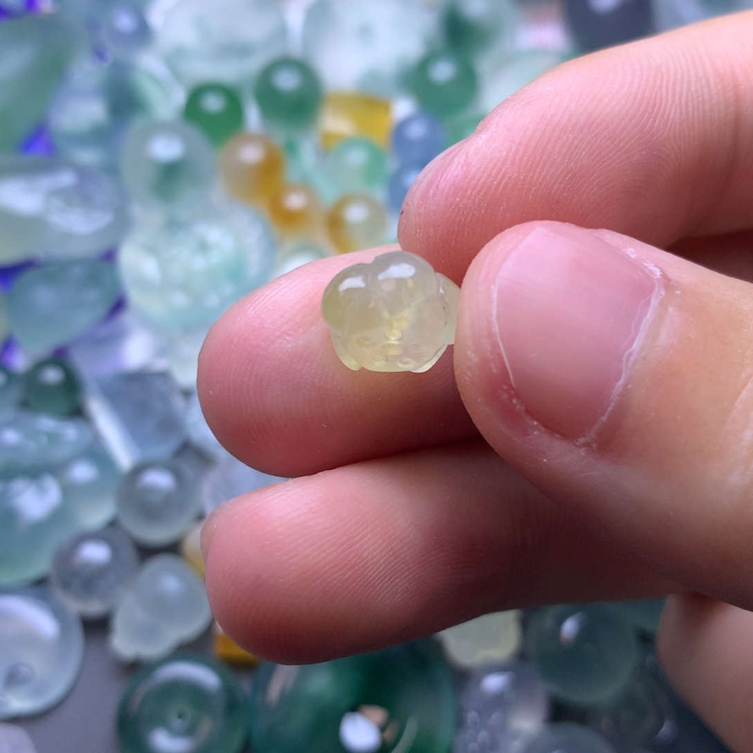 定制翡翠未镶嵌挂件