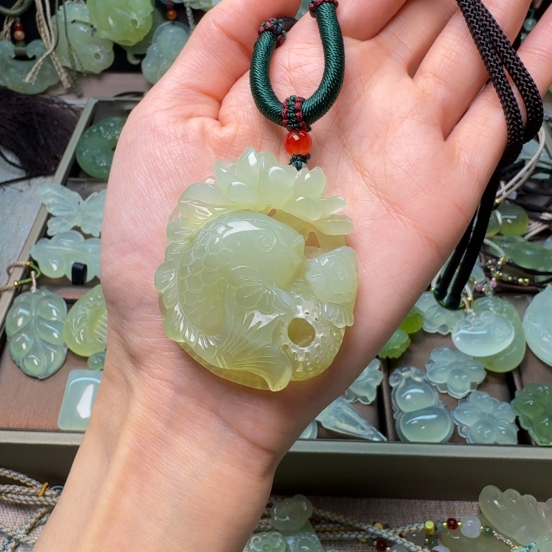 蛇纹石玉项链未镶嵌