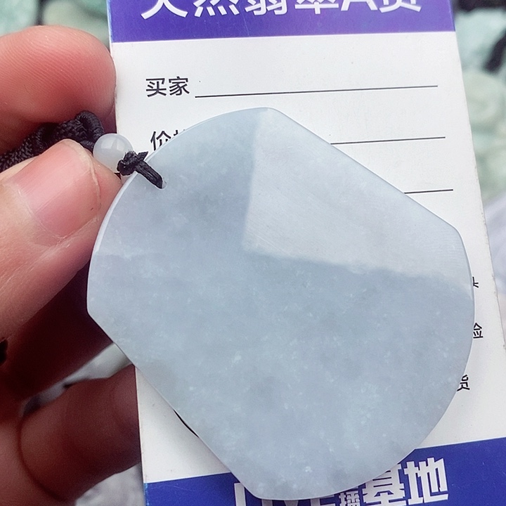 翡翠耳饰未镶嵌翡翠