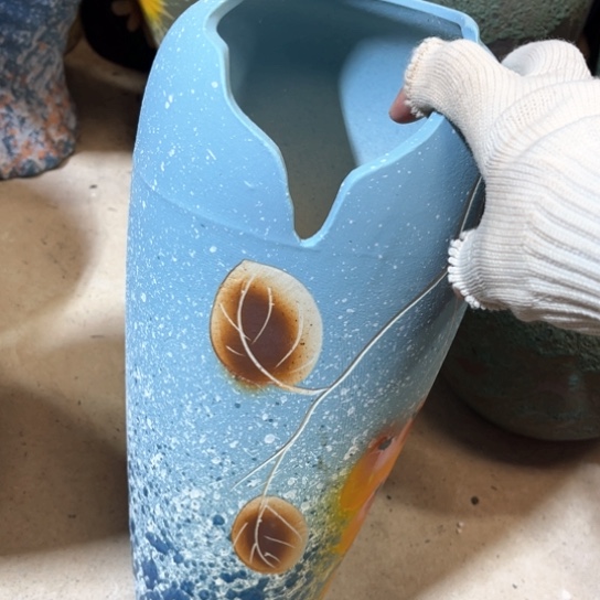 罐默认微瑕，有孔编号17-263