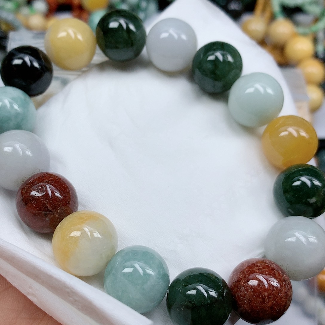 翡翠颈饰未镶嵌手串