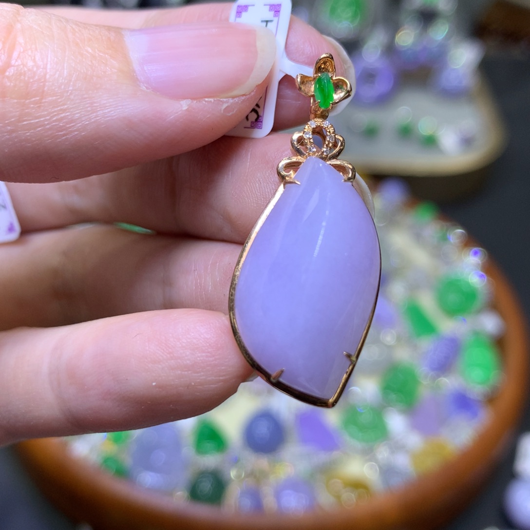 【闪购商品】翡翠颈饰18K金镶嵌翡翠吊坠项链