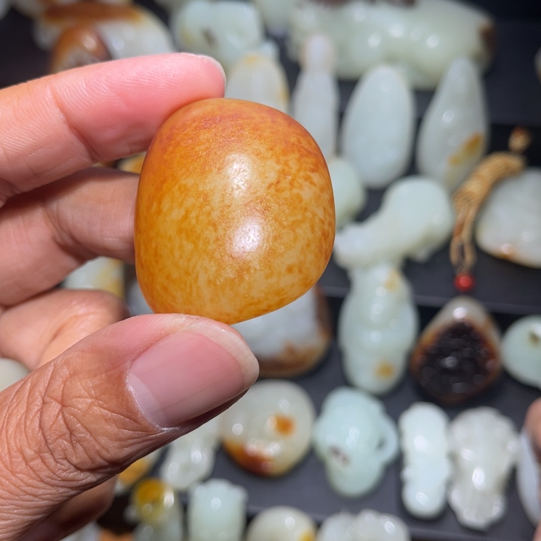 梵***威和田玉未镶嵌颈饰