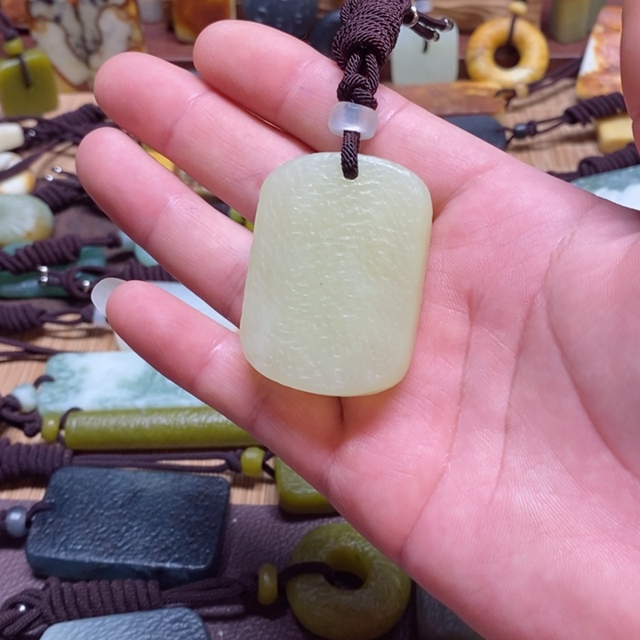 蛇纹石玉挂件未镶嵌砼*