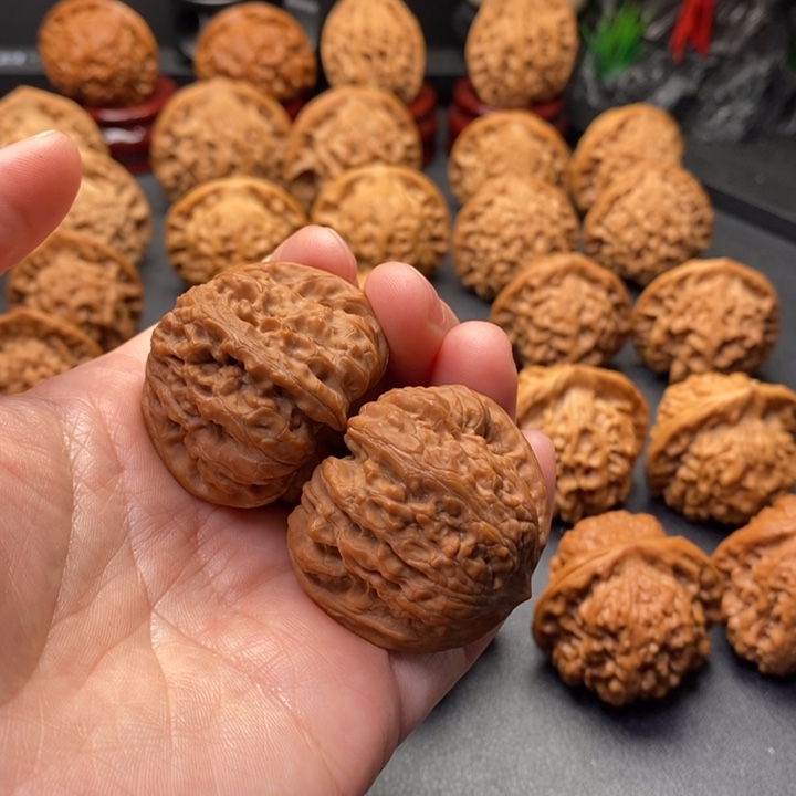 Q***松把件文玩核桃39尺金蟾凹底