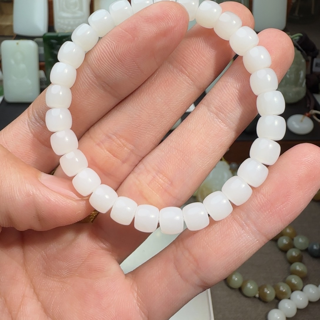 和田玉手串未镶嵌时**猫